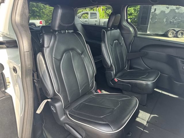 Used 2025 Chrysler Pacifica Limited FWD image 26