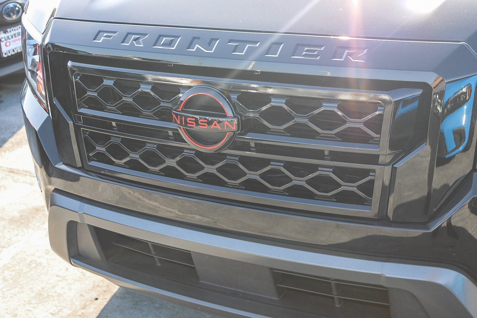 Used 2024 Nissan Frontier SV image 6