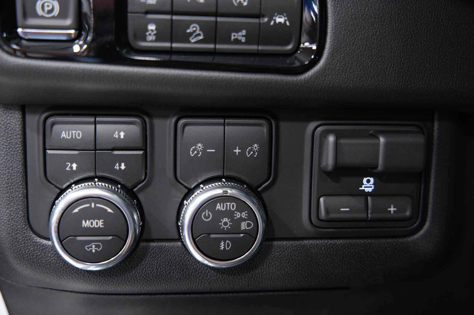 New 2026 GMC Yukon XL AT4 w/ AT4 Premium Plus Package AWD/4WD image 35