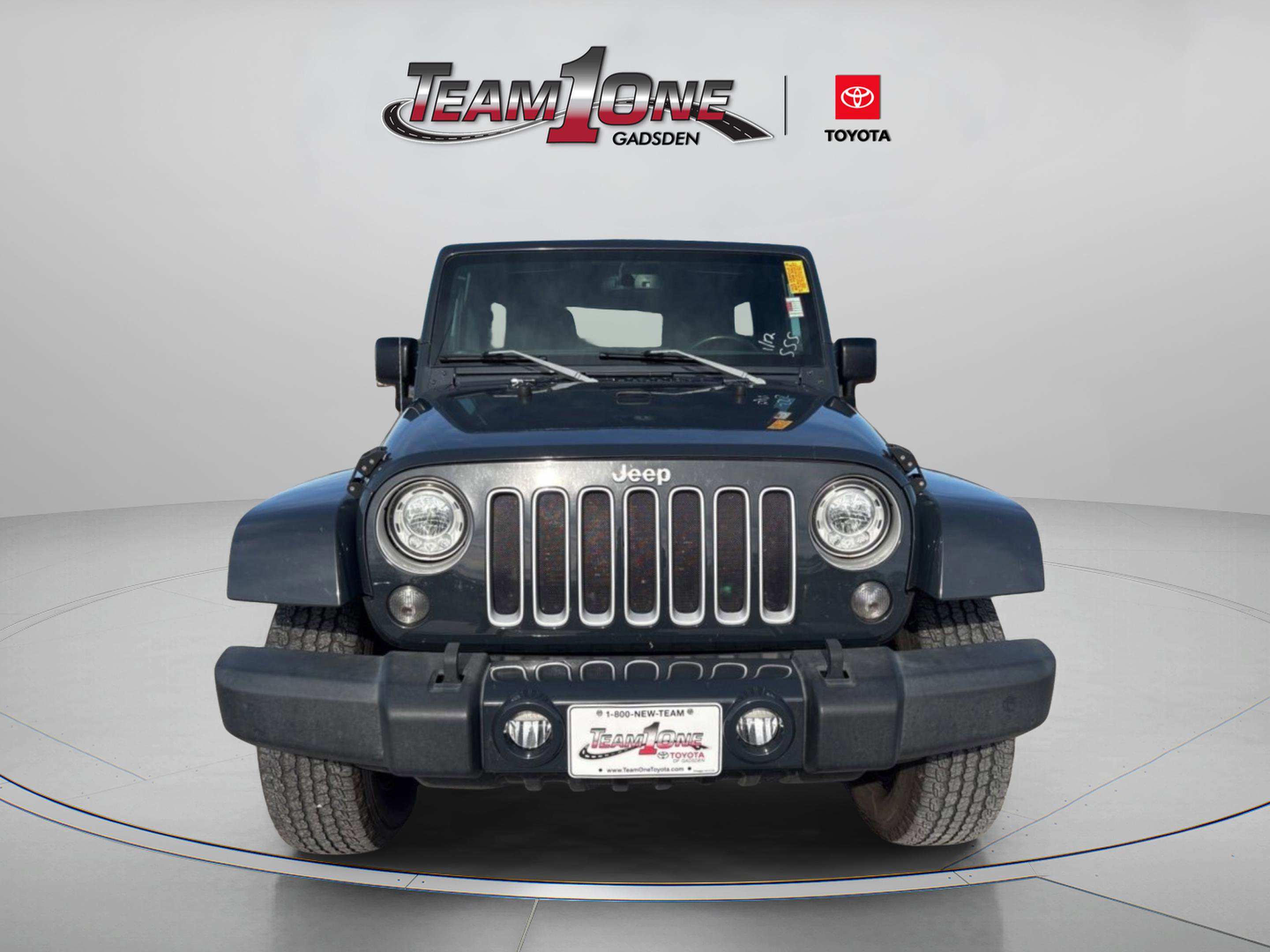 Used 2017 Jeep Wrangler Unlimited Sahara w/ Connectivity Group image 4