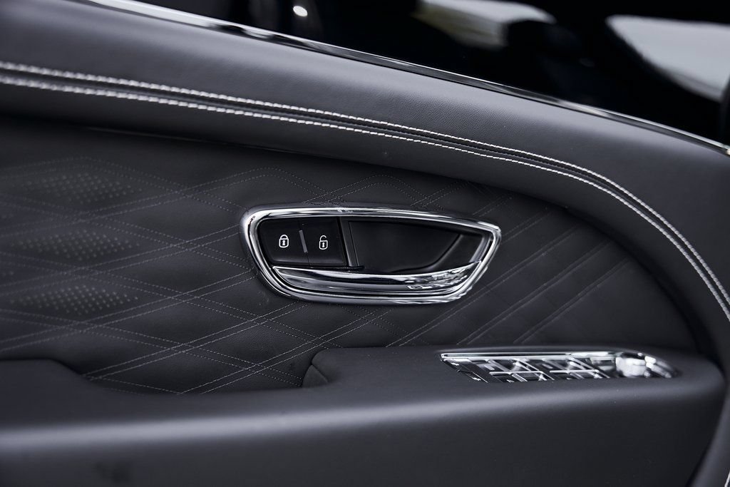 Used 2023 Bentley Bentayga Extended Wheelbase AWD/4WD image 33