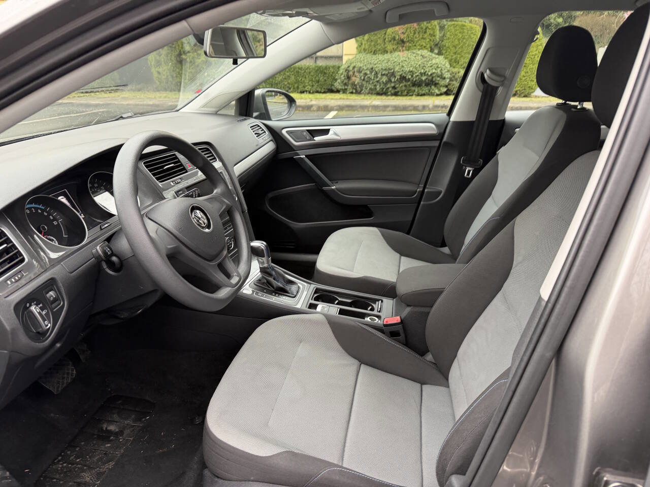 Used 2016 Volkswagen e-Golf SE image 9