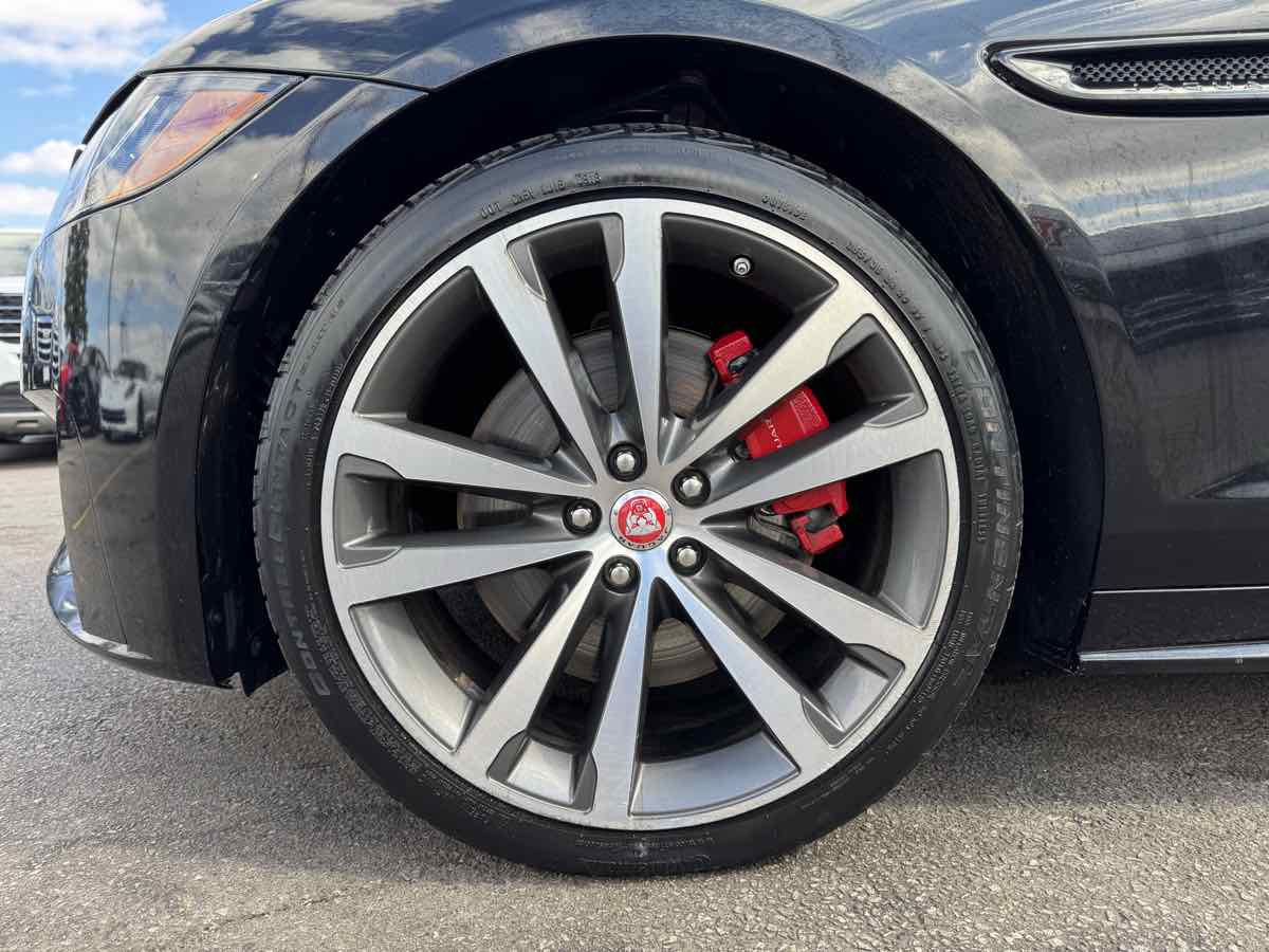 Used 2016 Jaguar XF S image 9