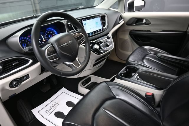 Used 2023 Chrysler Pacifica Touring-L FWD image 18