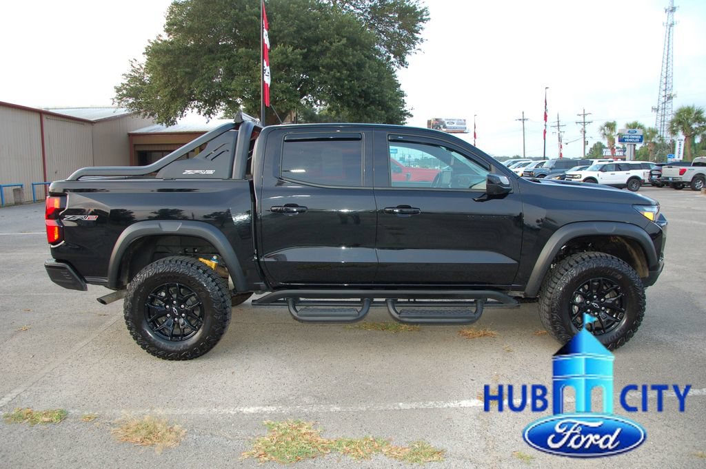 Used 2025 Chevrolet Colorado ZR2 w/ Midnight Edition AWD/4WD image 6