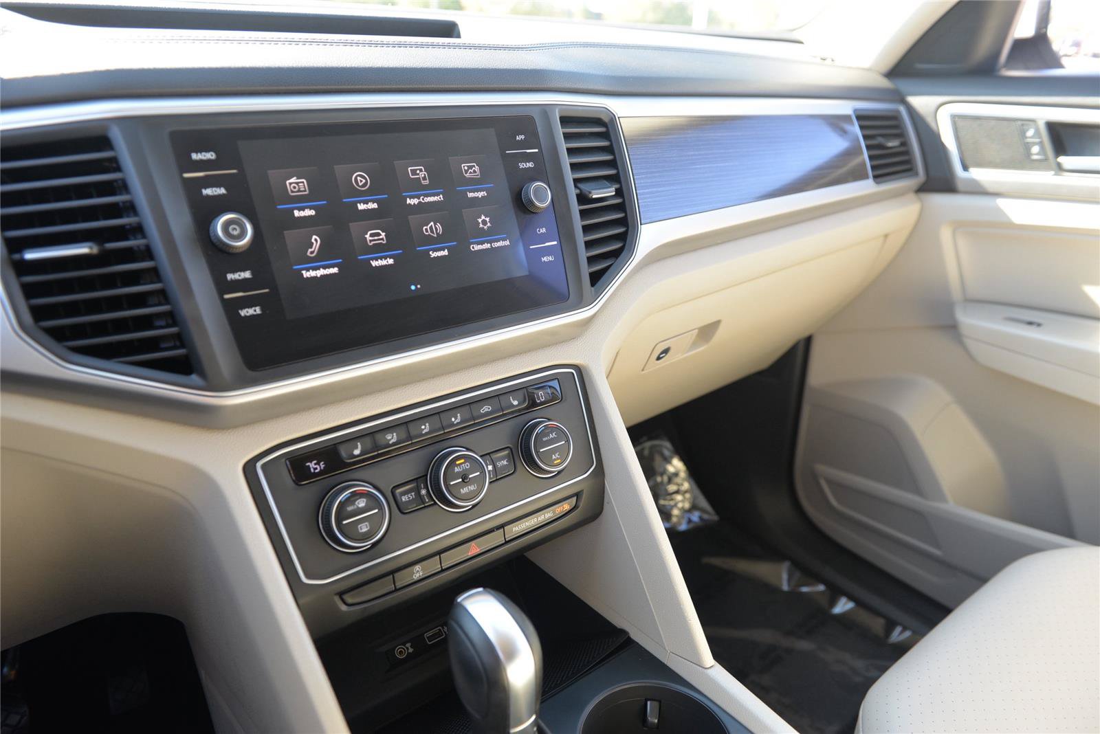 Used 2018 Volkswagen Atlas SE AWD/4WD image 27