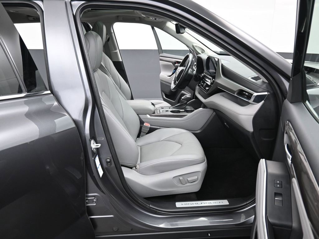 Used 2022 Toyota Highlander Limited image 37