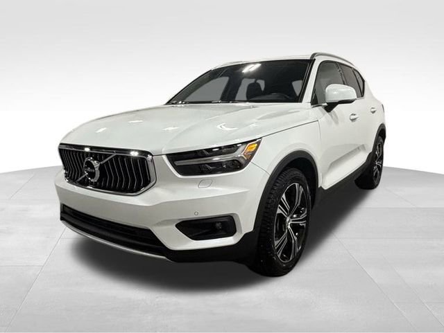 Used 2022 Volvo XC40 T5 Inscription w/ Climate Package image 4