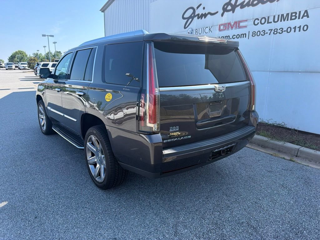 Used 2017 Cadillac Escalade Luxury RWD image 3