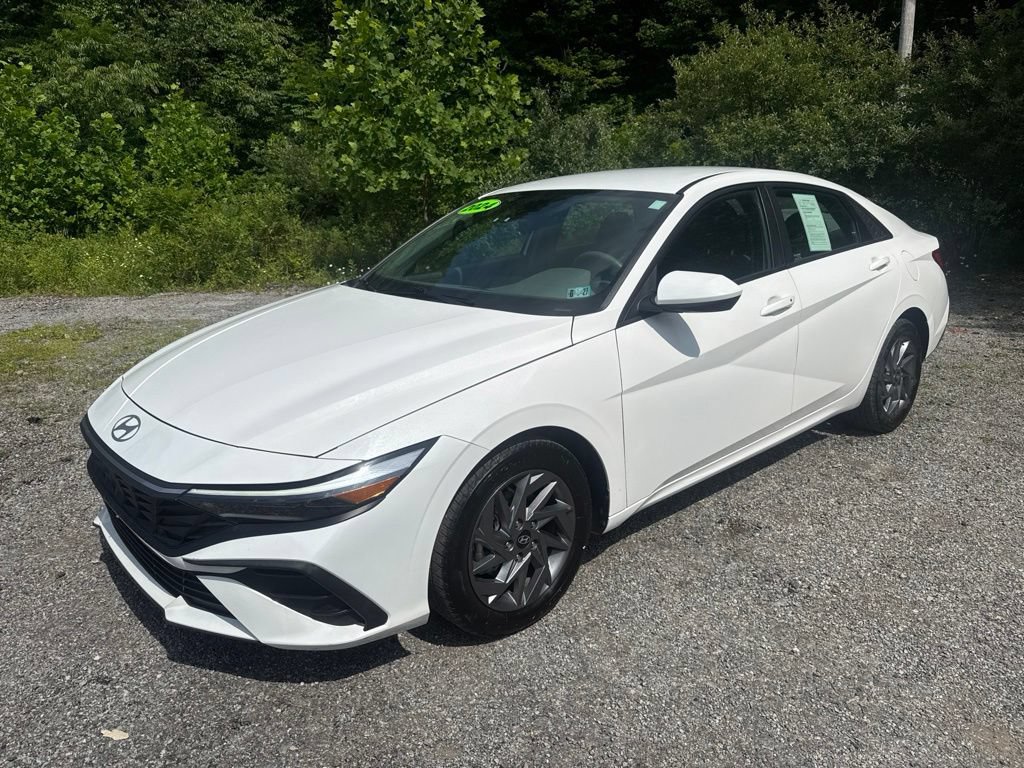 Used 2024 Hyundai Elantra SEL FWD image 4