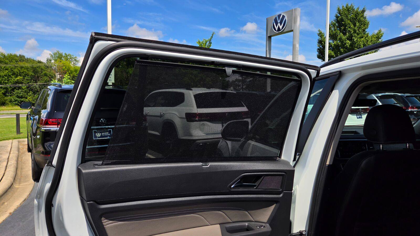 Certified 2023 Volkswagen Atlas SE w/ Black Wheel Package FWD image 41