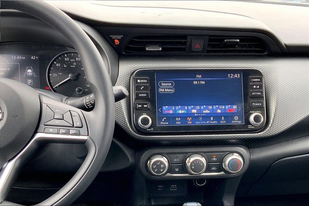 Used 2023 Nissan Kicks SV image 9