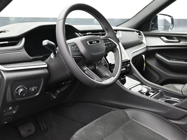 New 2025 Jeep Grand Cherokee L Laredo image 19