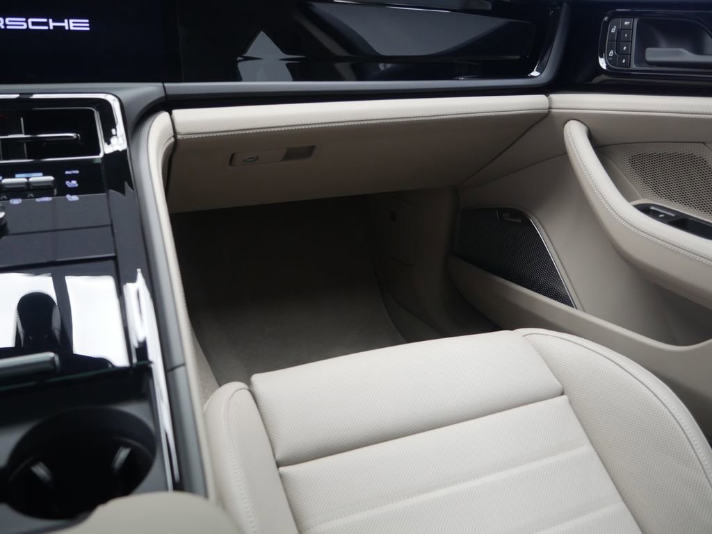 Certified 2026 Porsche Panamera GTS AWD/4WD image 31