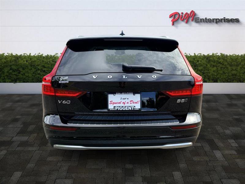 Used 2024 Volvo V60 B5 Cross Country Plus image 12