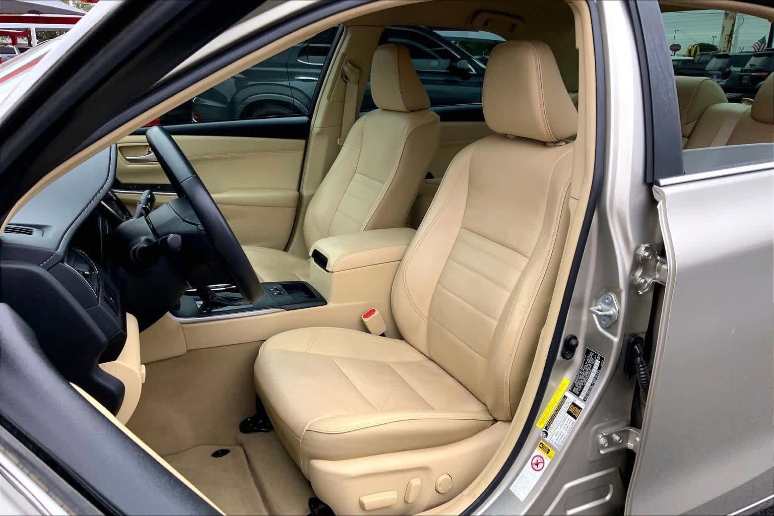 Used 2017 Toyota Camry XLE FWD image 8