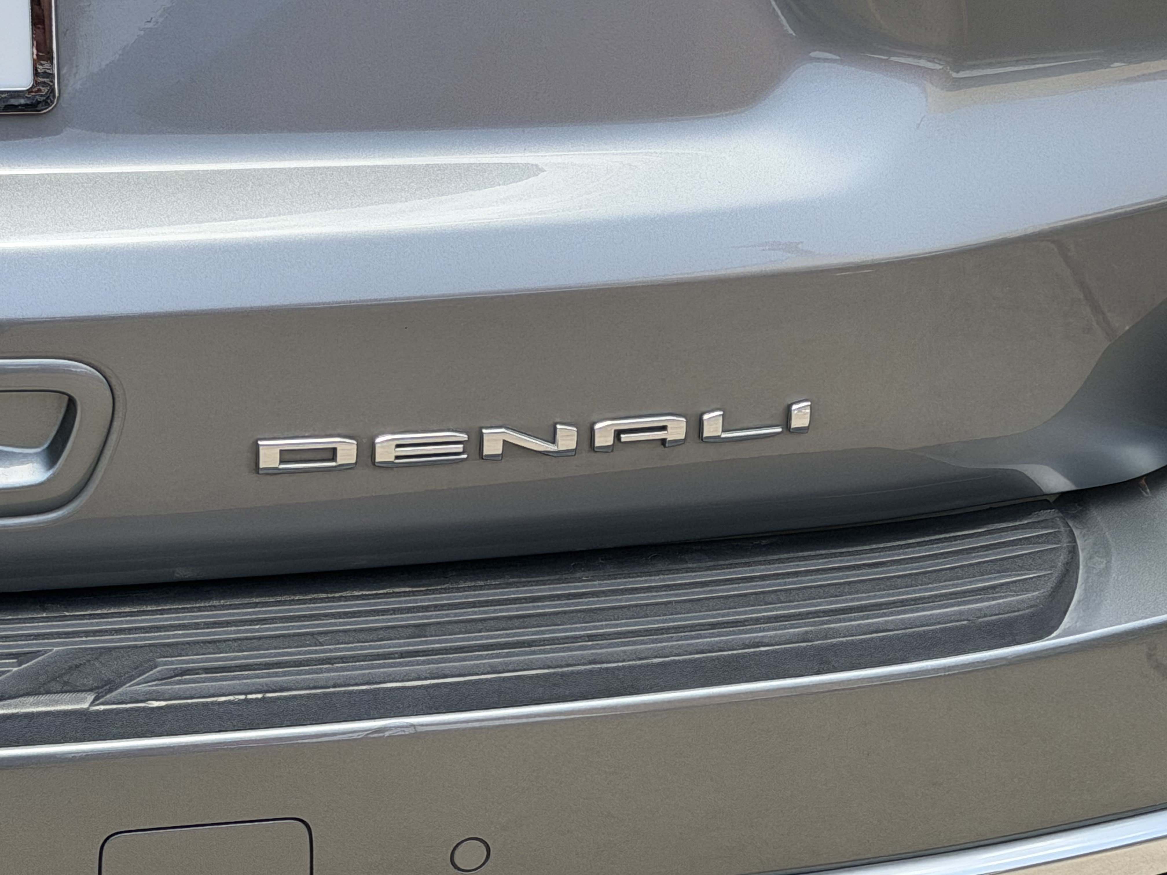 Used 2023 GMC Yukon Denali RWD image 7