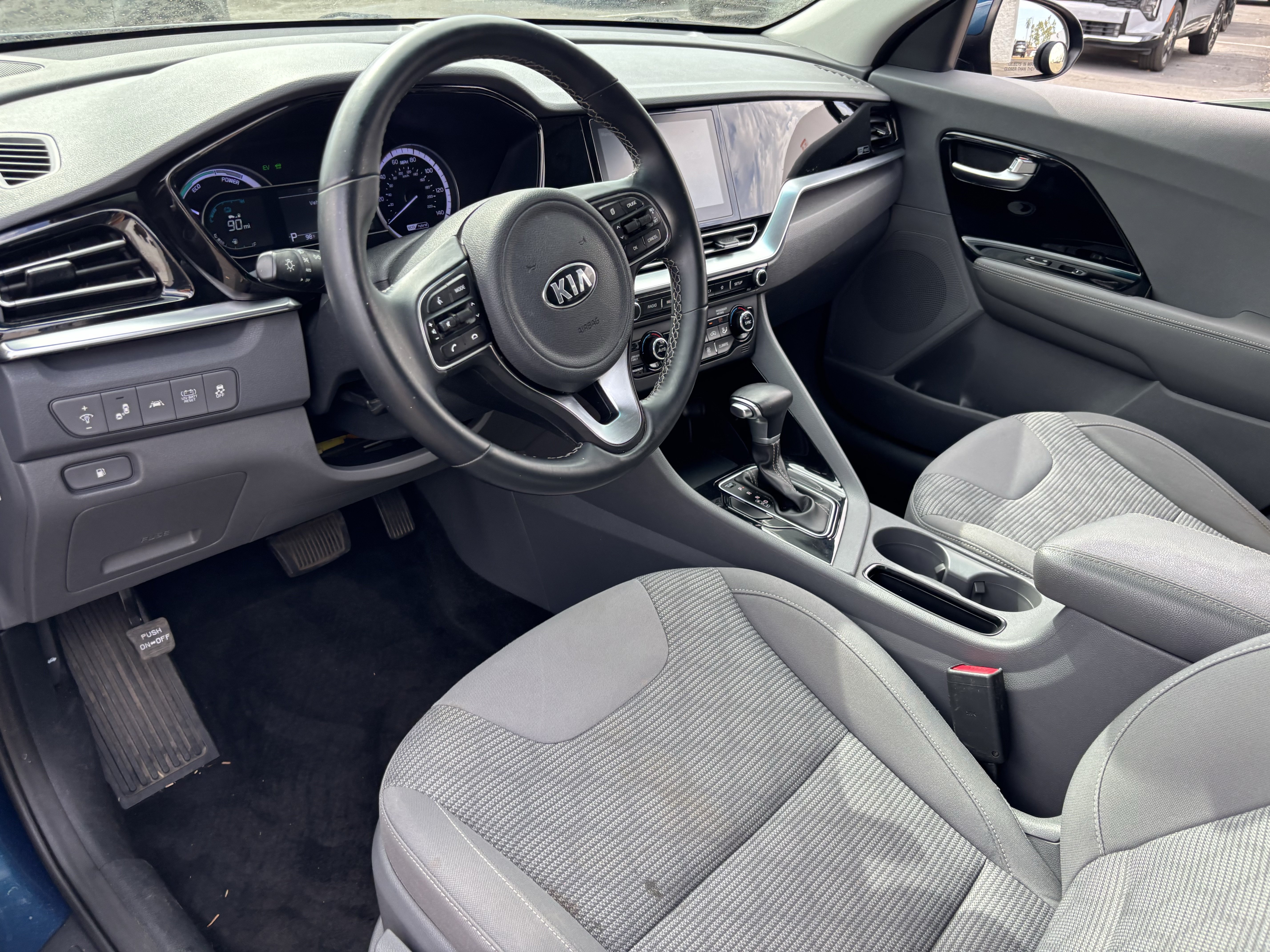 Used 2020 Kia Niro LXS FWD image 16