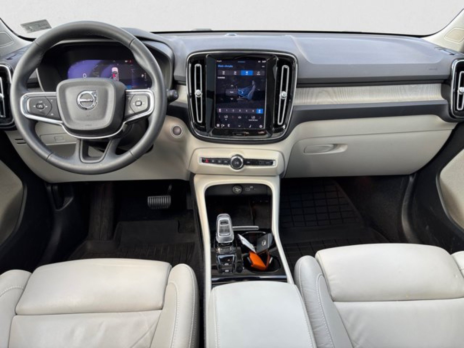 Used 2023 Volvo XC40 B5 Plus w/ Driver Assist Package AWD/4WD image 13