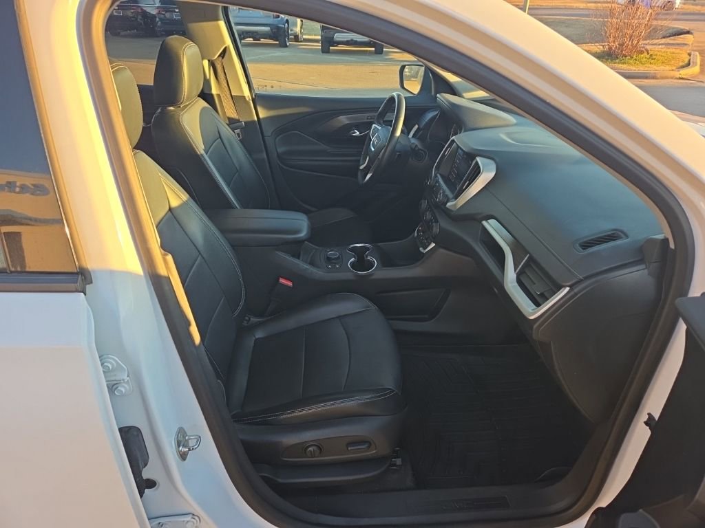 Used 2023 GMC Terrain SLT image 14