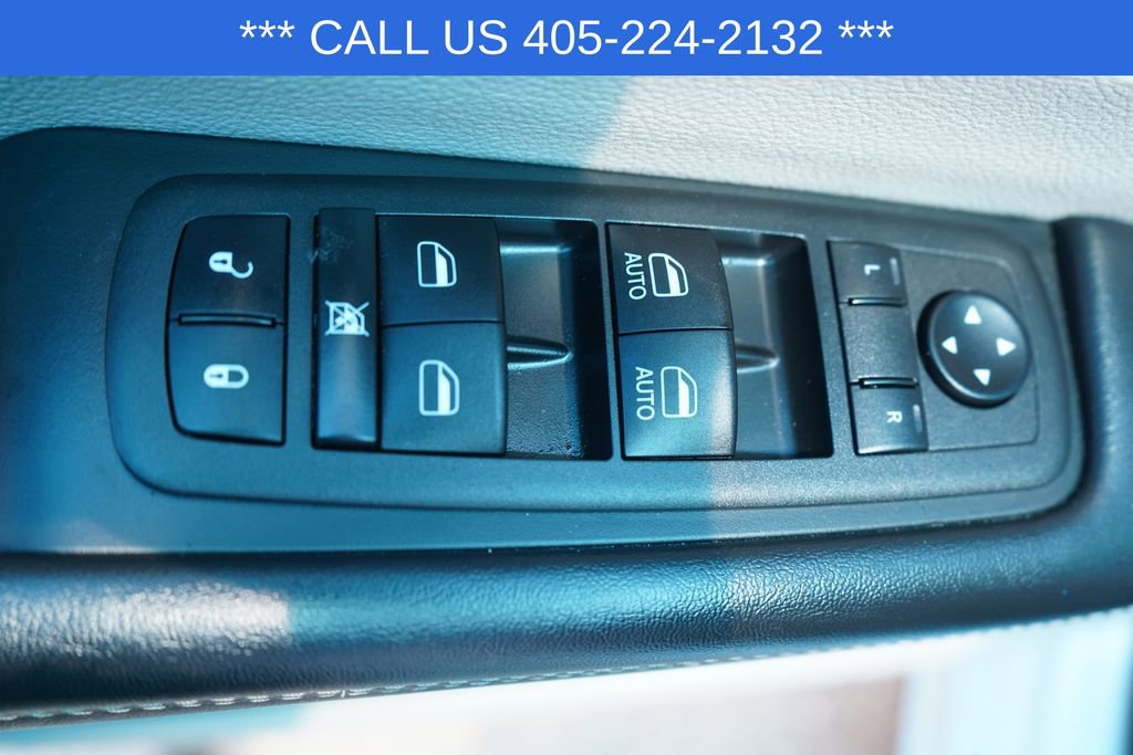 Used 2023 Chrysler Pacifica Touring-L FWD image 30