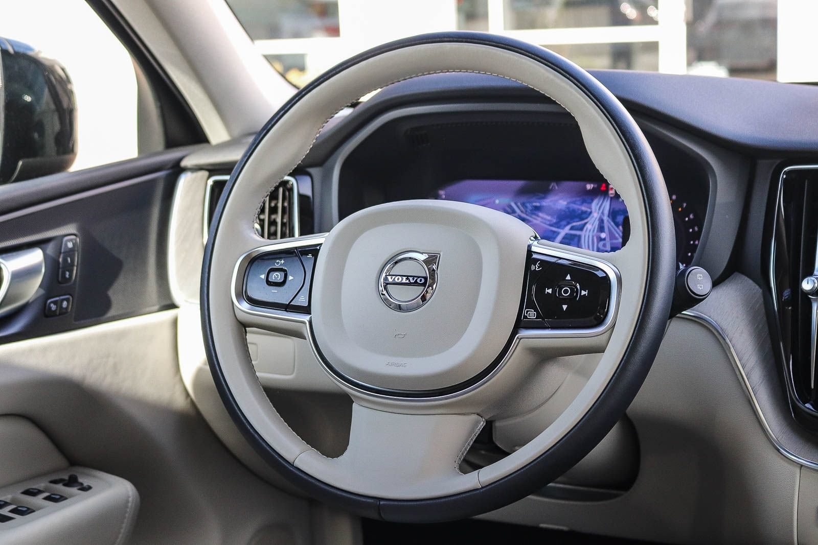 Used 2024 Volvo XC60 B5 Plus w/ Protection Package Premier AWD/4WD image 17