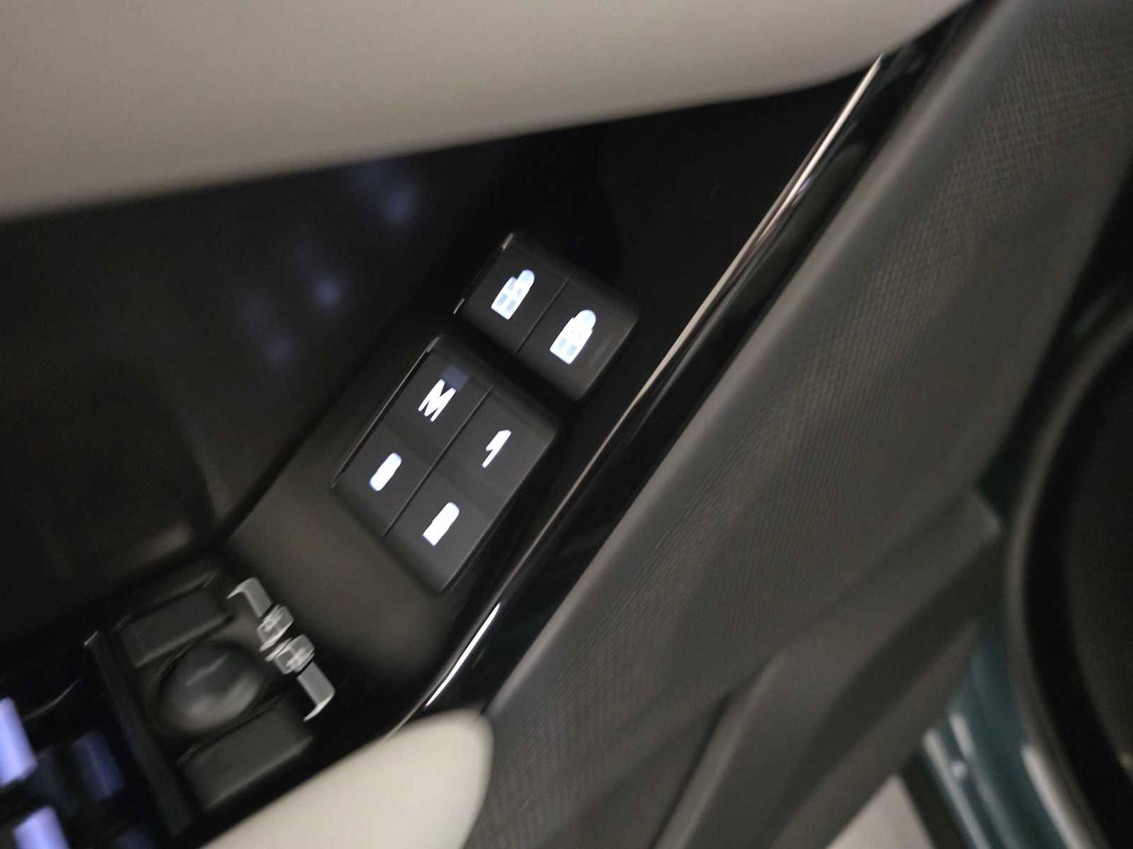 New 2026 Land Rover Range Rover Velar Dynamic SE image 22