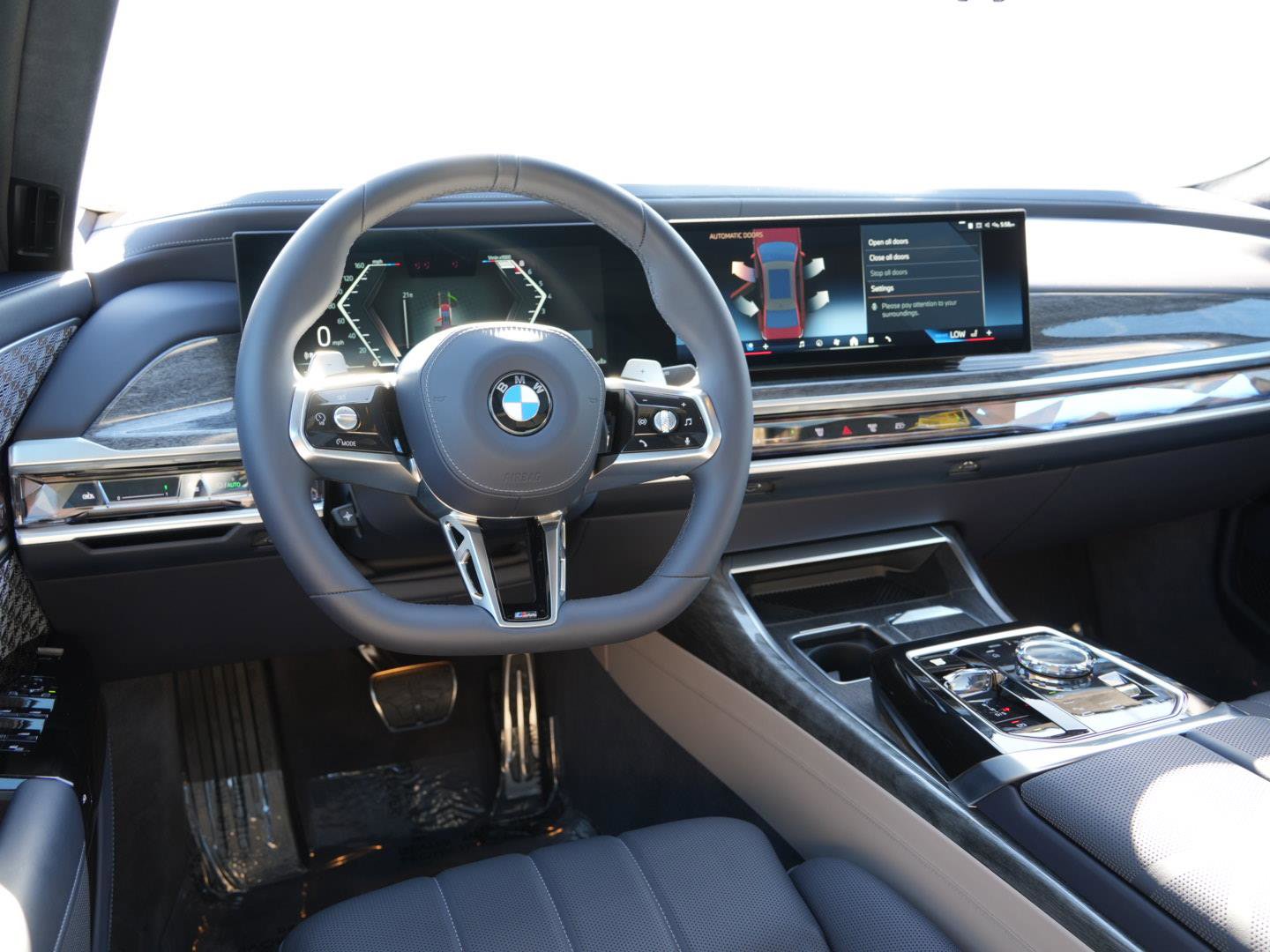 Used 2025 BMW 760i xDrive w/ Executive Package image 21