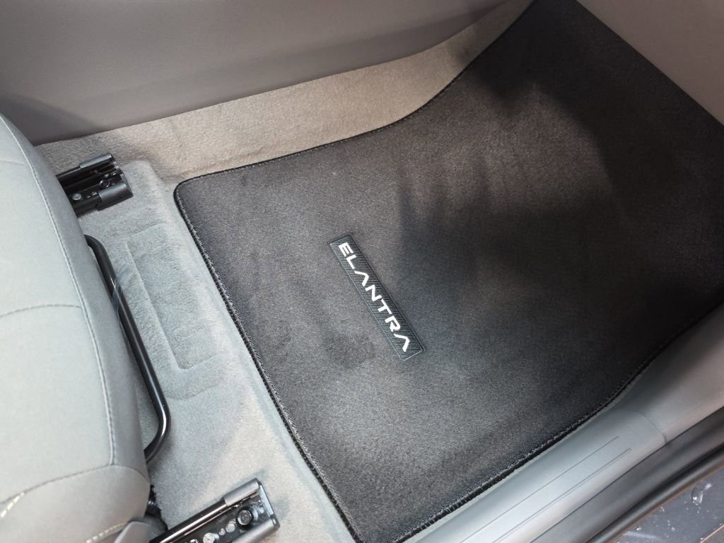 New 2026 Hyundai Elantra SEL Sport Premium FWD image 9