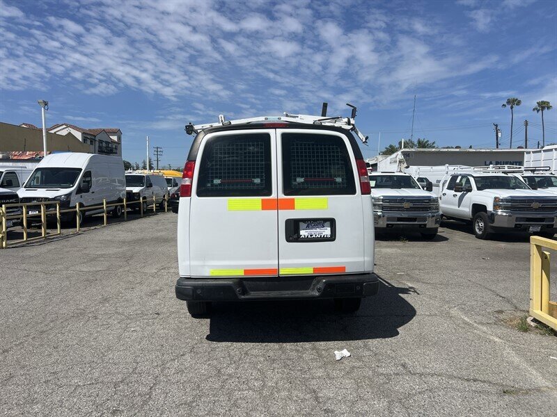 Used 2018 Chevrolet Express 2500 w/ Driver Convenience Package RWD image 3
