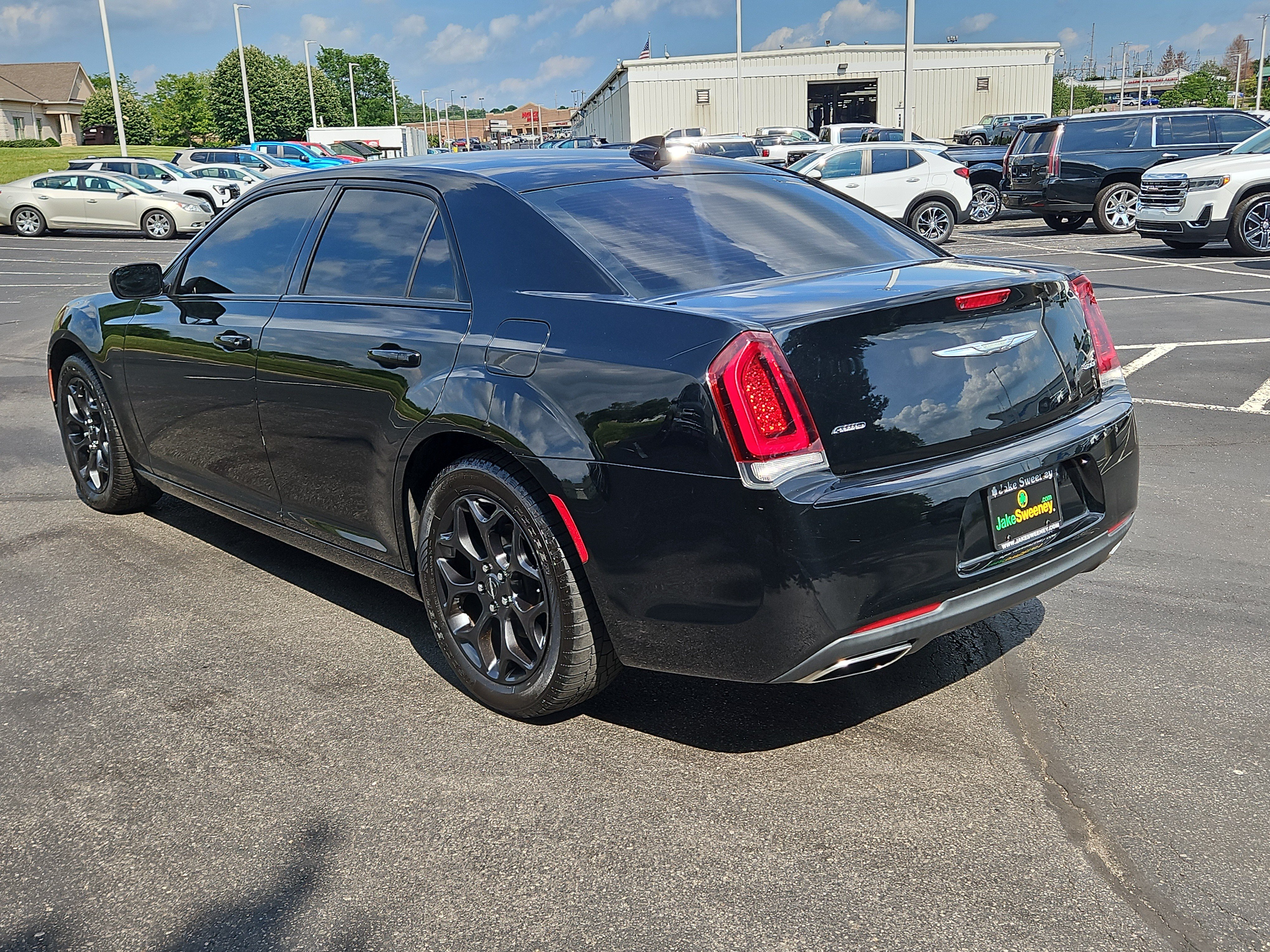 Used 2019 Chrysler 300 Touring w/ Sport Appearance Package AWD/4WD image 3