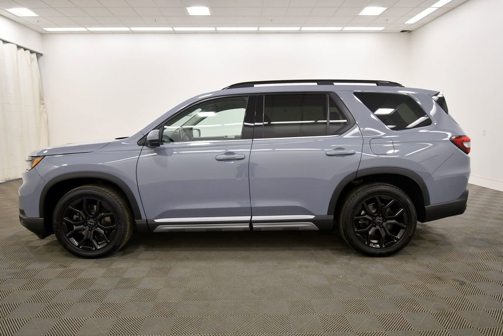 Used 2025 Honda Pilot Touring image 4