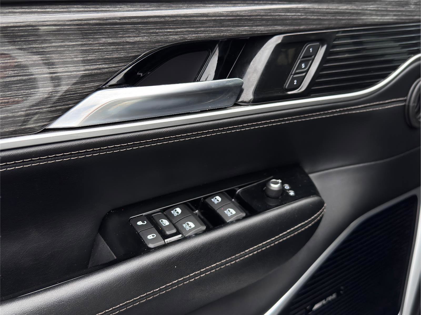 Used 2022 Jeep Wagoneer Series II AWD/4WD image 8