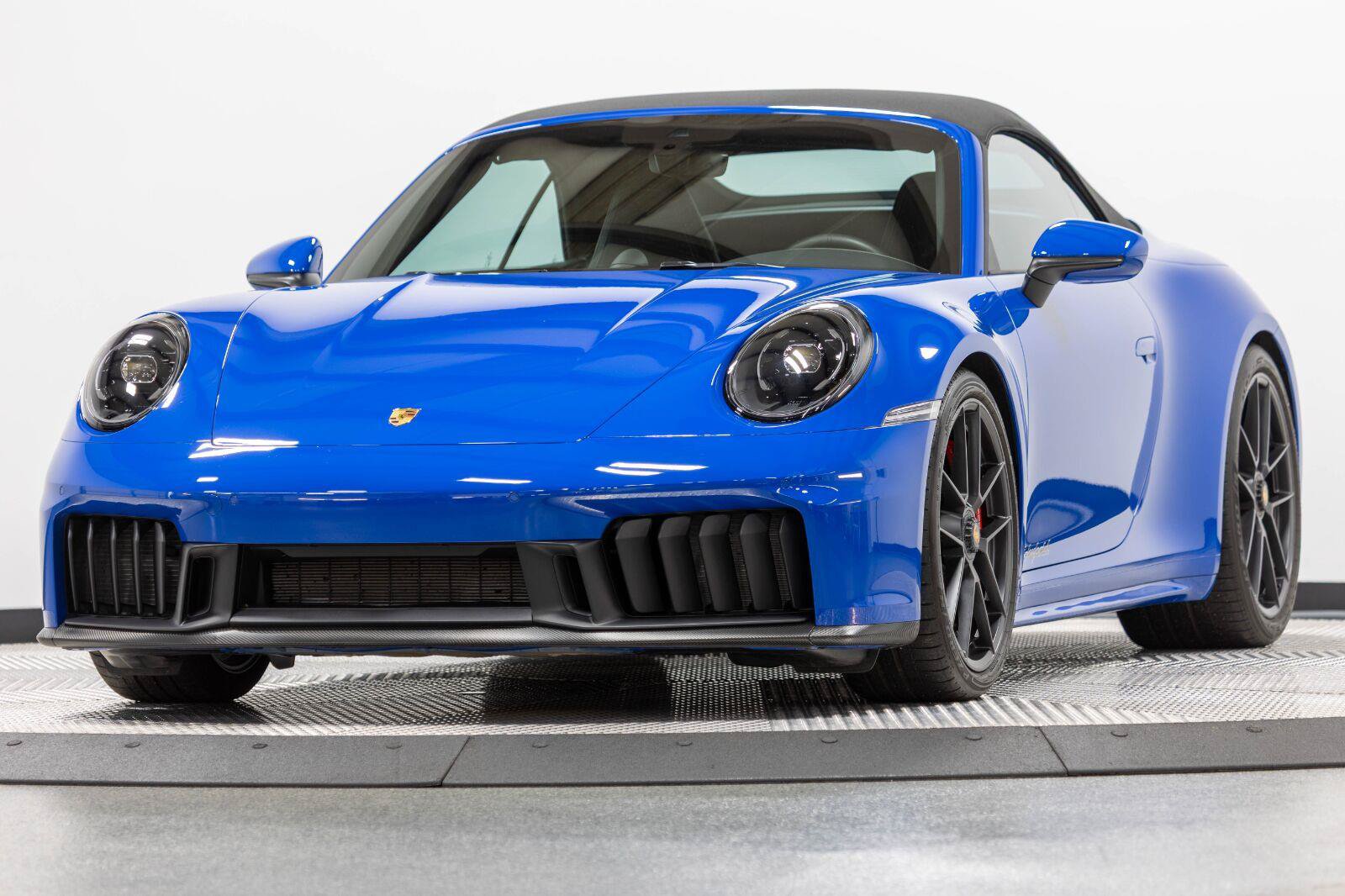 Used 2026 Porsche 911 Carrera 4 GTS AWD/4WD image 5
