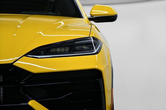 Used 2025 Lamborghini Urus SE AWD/4WD image 25