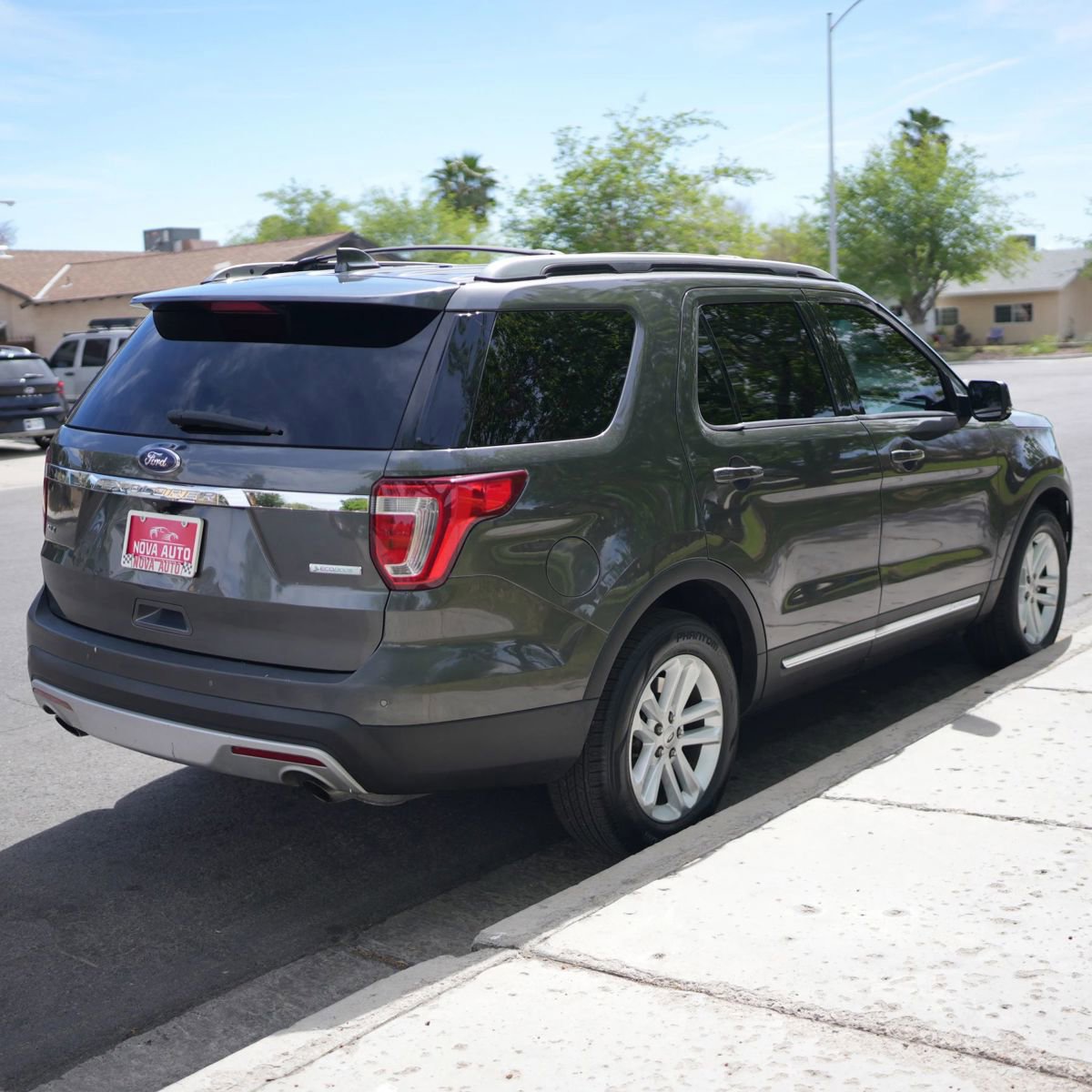 Used 2016 Ford Explorer XLT w/ Equipment Group 201A FWD image 11