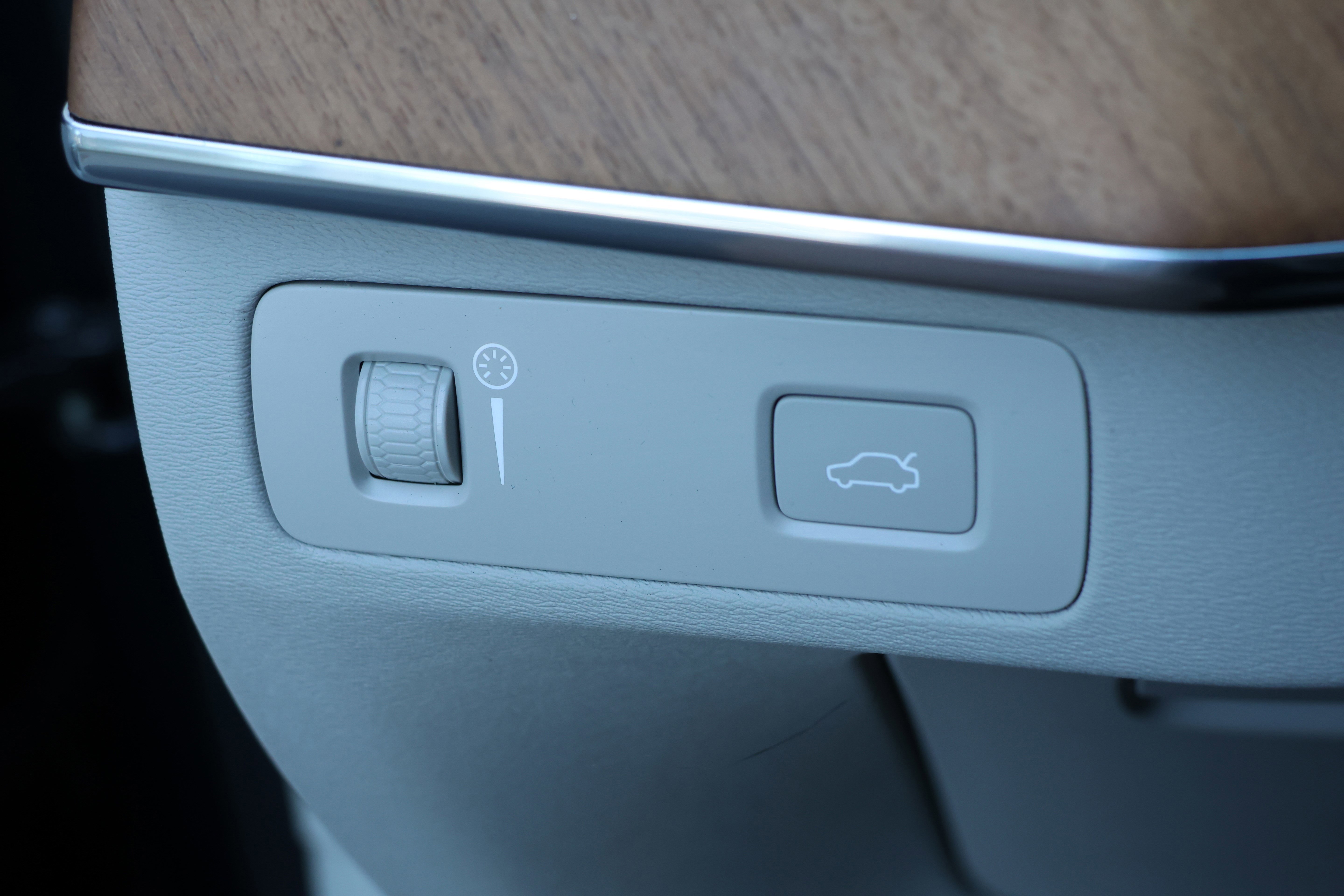 Used 2022 Volvo XC90 T6 Momentum w/ Advanced Package image 15