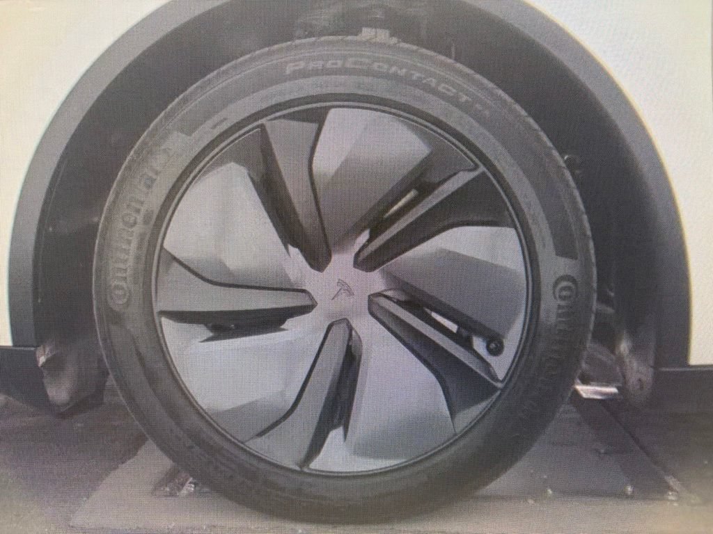 Used 2026 Tesla Model Y Long Range AWD/4WD image 19