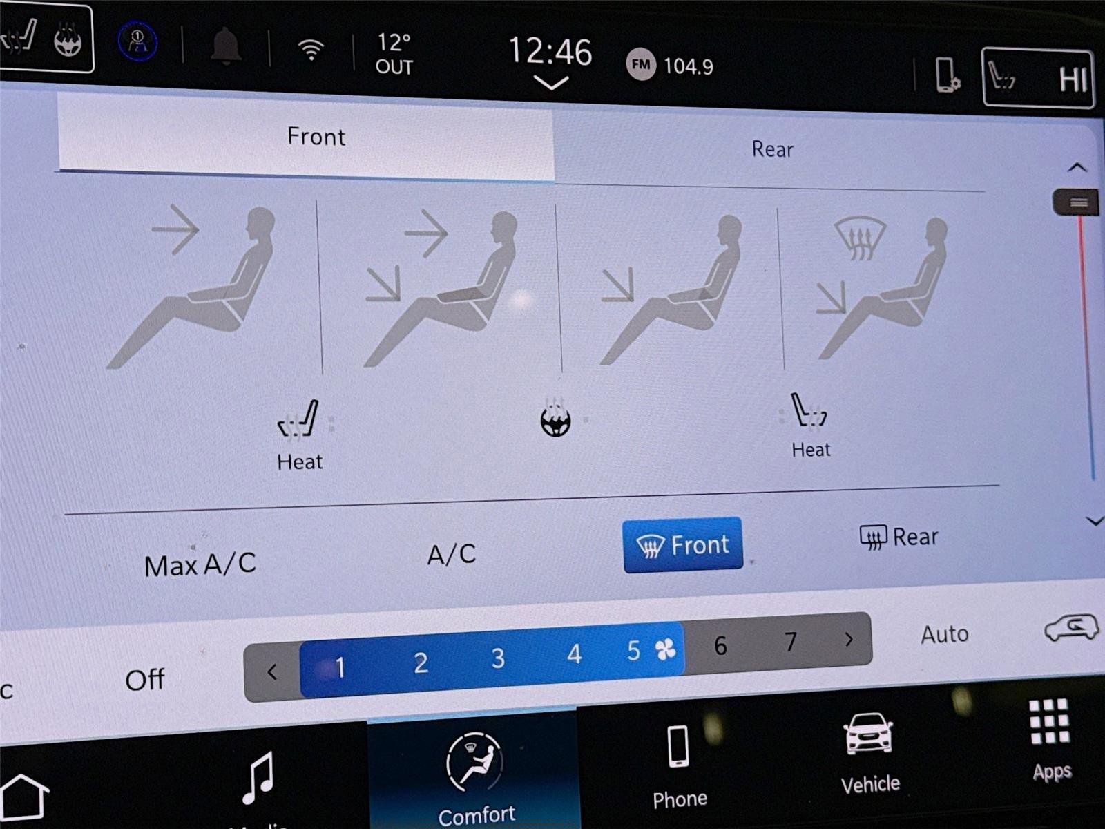 Used 2025 Chrysler Pacifica Select image 16