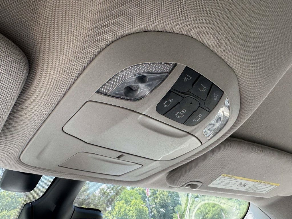 Used 2021 Chrysler Pacifica Touring-L FWD image 33