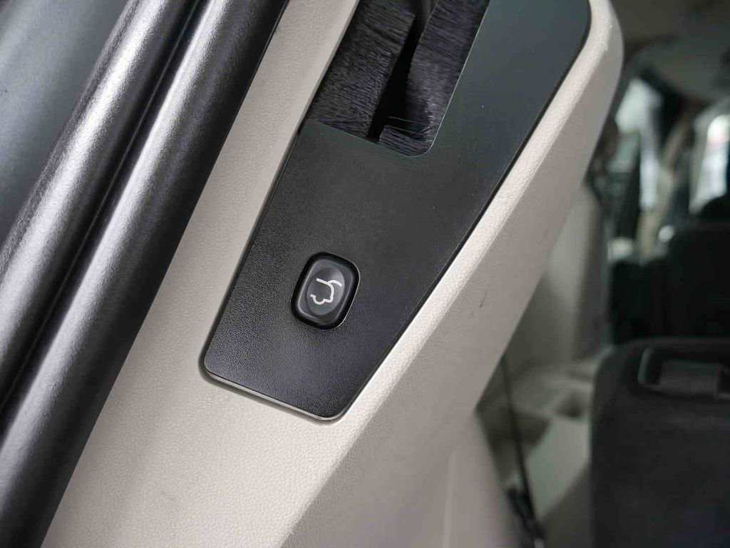 Used 2015 Dodge Grand Caravan SXT image 10