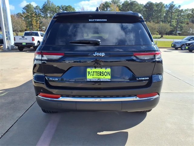 Used 2023 Jeep Grand Cherokee Laredo image 3