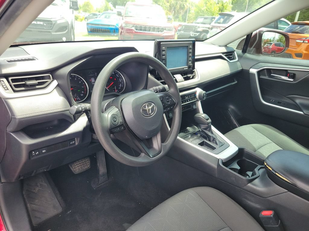 Used 2021 Toyota RAV4 XLE w/ Convenience Package FWD image 20