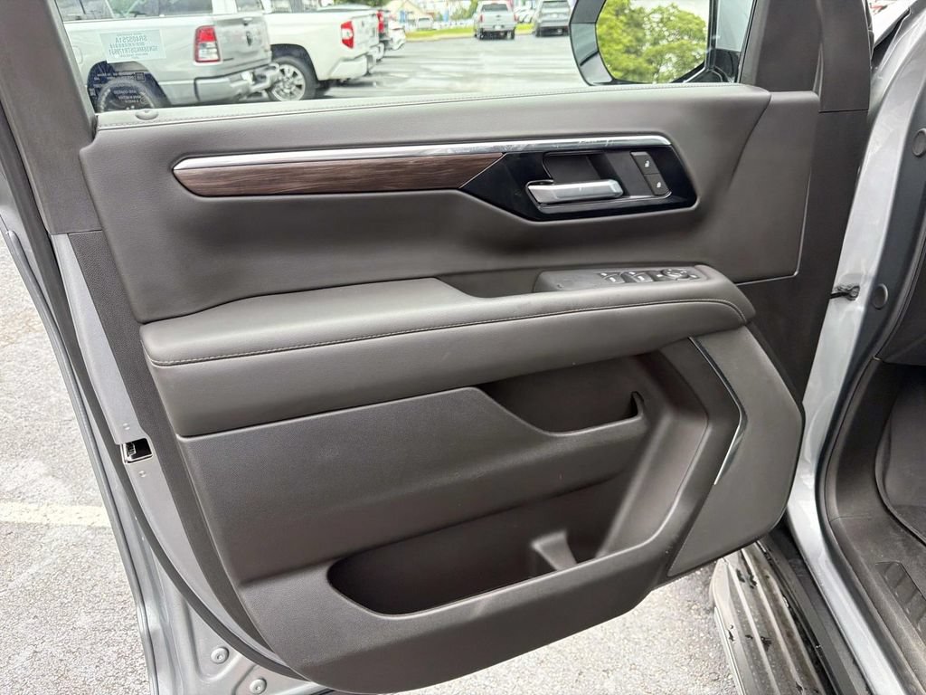 Used 2026 Chevrolet Tahoe LS AWD/4WD image 19