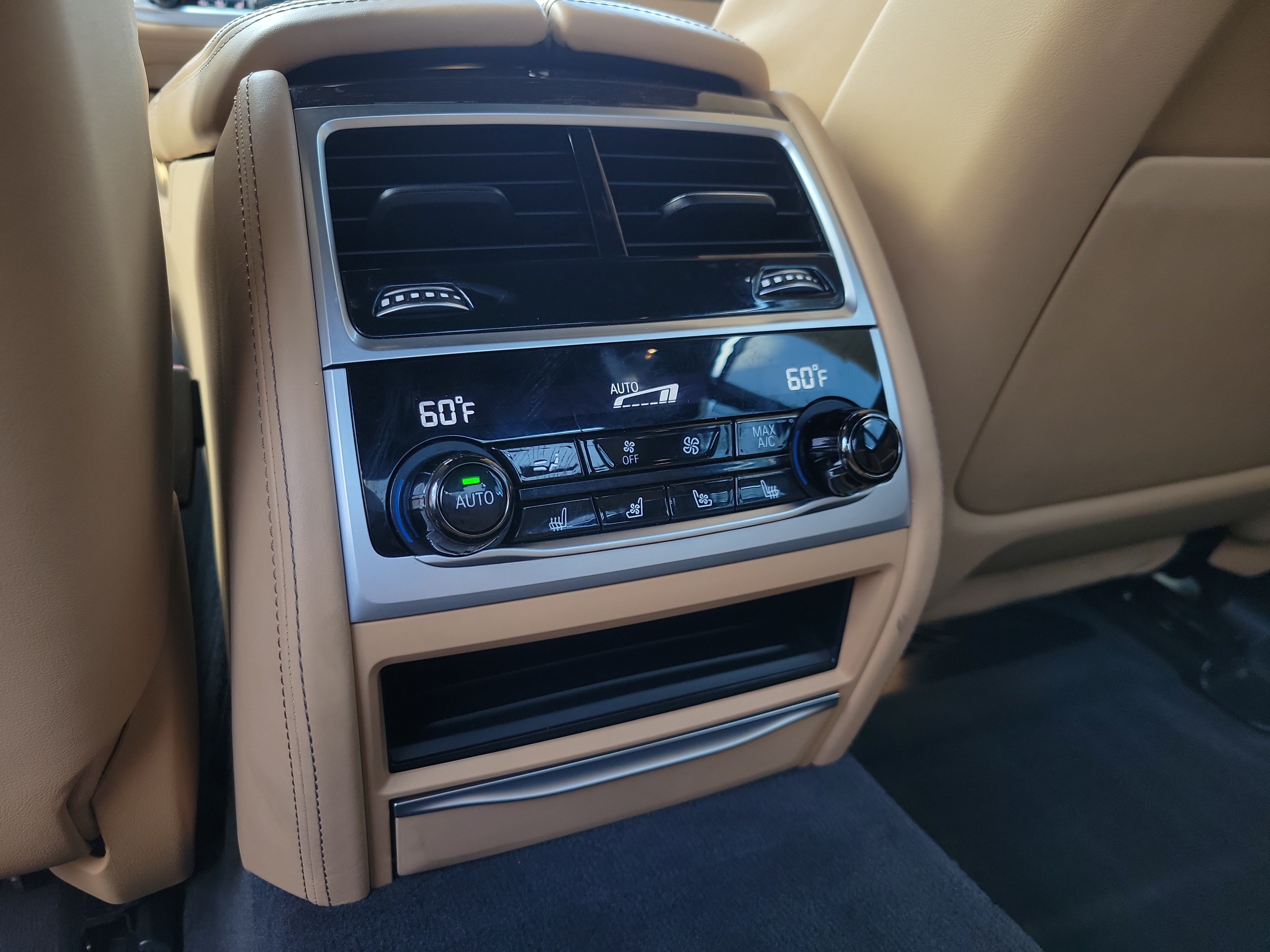 Used 2022 BMW 750Li xDrive AWD/4WD image 16