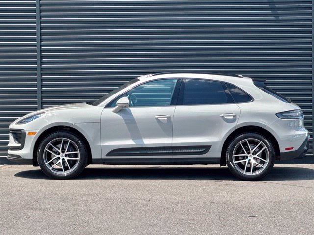 Certified 2022 Porsche Macan AWD/4WD image 2