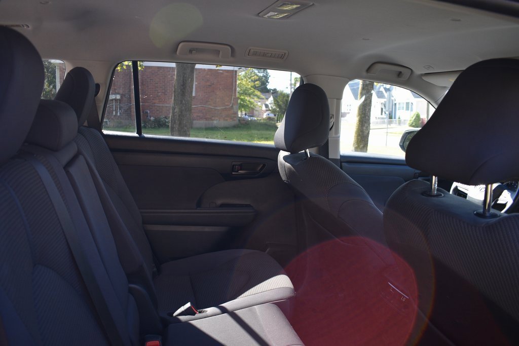 Used 2024 Toyota Highlander LE image 25