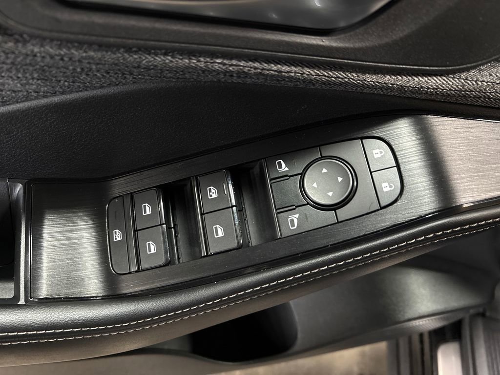 Used 2023 Nissan Rogue SV image 17