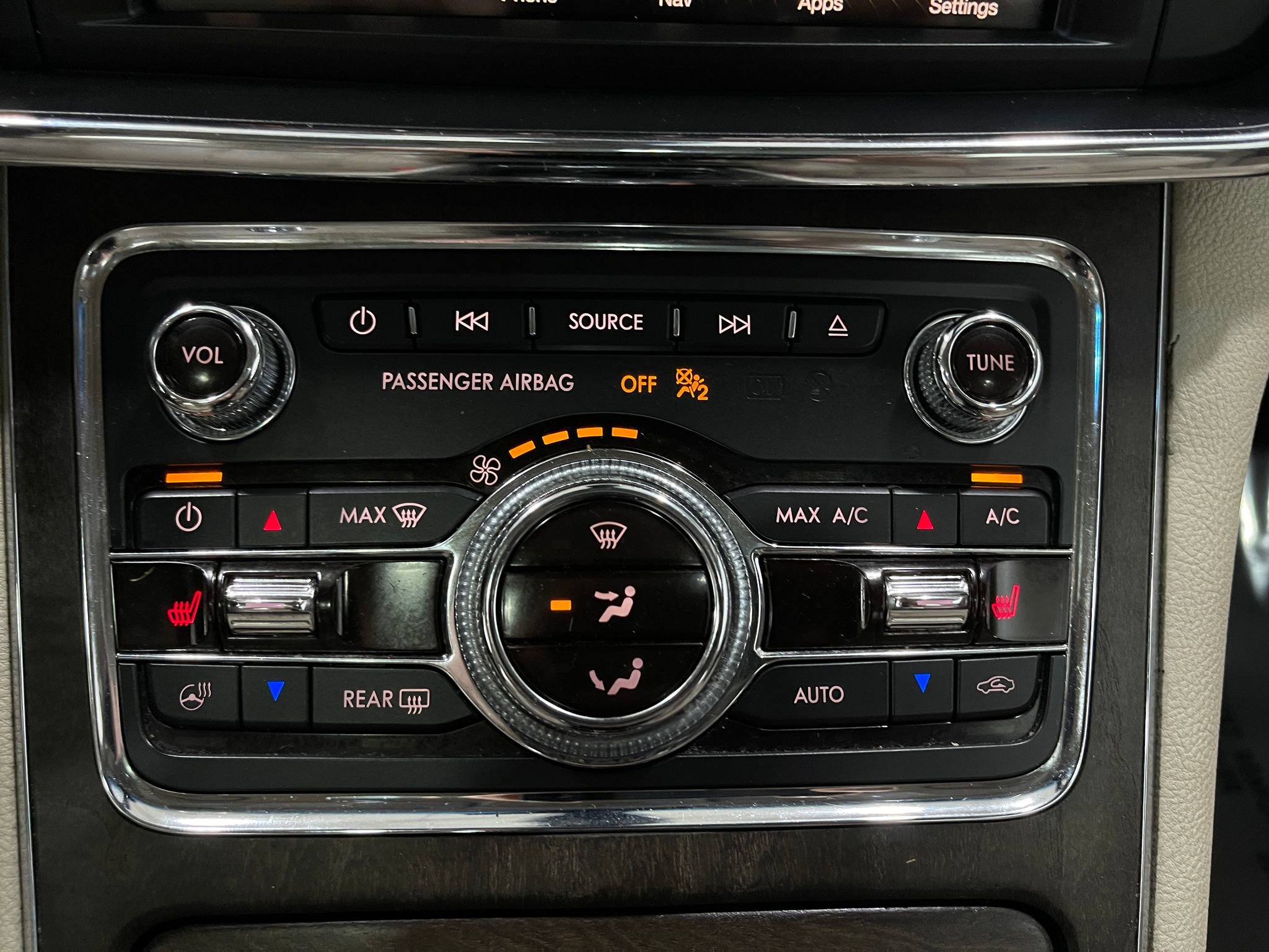 Used 2018 Lincoln Continental Select w/ Continental Climate Package image 25