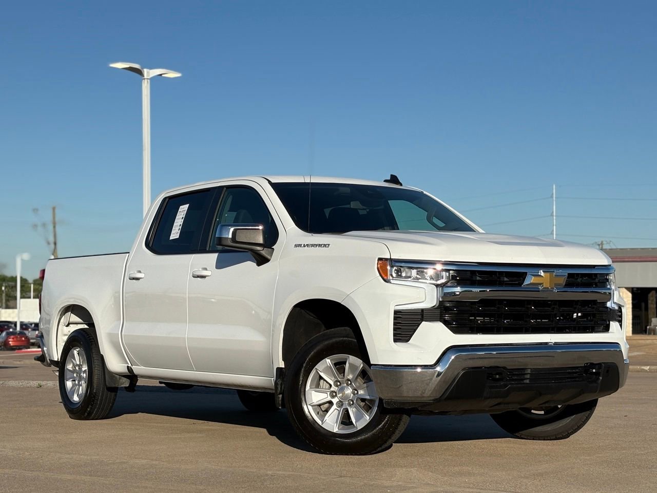 Used 2025 Chevrolet Silverado 1500 LT image 2